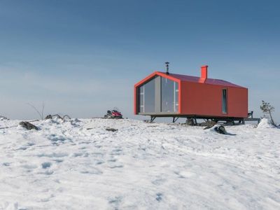 Wow, Rumah Ini Diangkut Pakai Heli ke Atas Gunung