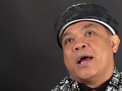Sandy Pas Band Kenang Mendiang Hari Moekti