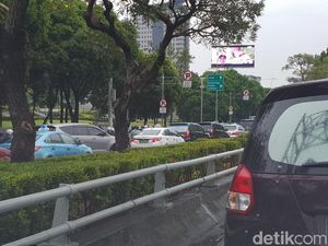 Lalin di Exit Semanggi dan Jalan Gatot Subroto Macet
