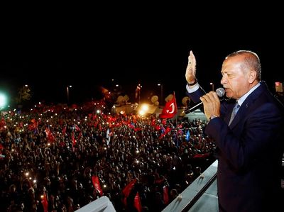 Suka Ria Tumpah ke Jalan, Pendukung Rayakan Kemenangan Erdogan