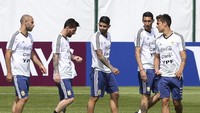 Latihan yang digelar ini merupakan bagian dari persiapan Timnas Argentina jelang laga hidup-mati menghadapi Nigeria. (Gabriel Rossi/Getty Images)