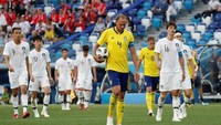 Andreas Granqvist (Swedia) berhasil mencetak gol dari tendangan penalti, usai tinjauan VAR, dalam laga Swedia vs Korea Selatan. (Foto: Murad Sezer/Reuters)