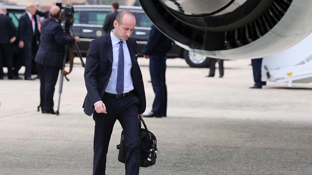 Pria di Balik Kebijakan Kontroversial Donald Trump