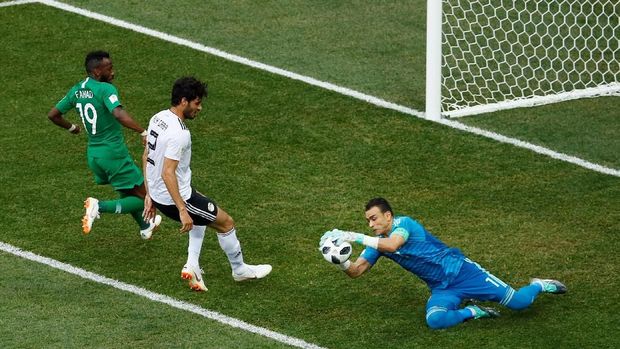 Essam El Hadary memulai debut di timnas Mesir pada tahun 1996.