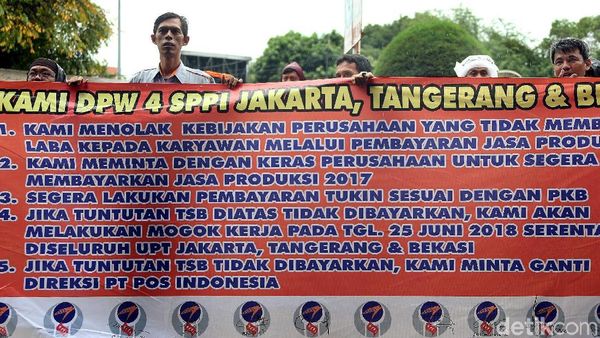 Pekerja Pos Indonesia Demo Tuntut Pemenuhan Hak Pekerja