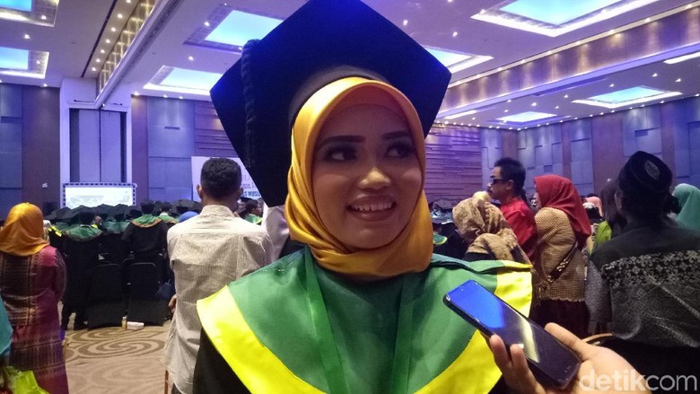 Cerita Anak Petani Jadi Wisudawan Terbaik UMI Makassar
