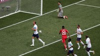Harry Kane (Inggris) mencetak gol kelima Inggris vs Panama, kembali dari eksekusi penalti. (Foto: Ivan Alvarado/Reuters)