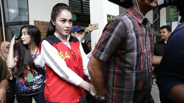 Hujan Iringi Vonis 4 Tahun Jennifer Dunn