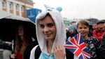 Inggris Menang Telak, Pendukung Berpesta