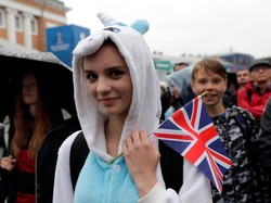 Mereka berpesta di Saint Petersburg Fan Fest. REUTERS/Henry Romero.