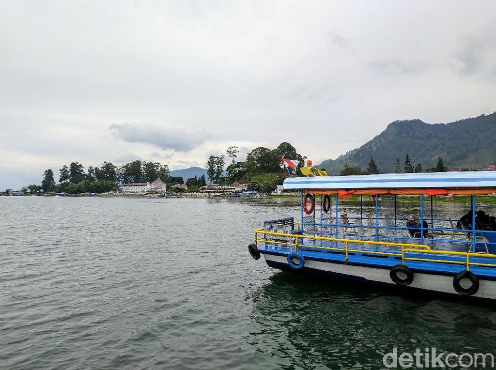 Kemenhub Akan Evaluasi Tarif Kapal Penyeberangan di Danau Toba Kemenhub Akan Evaluasi Tarif Kapal Penyeberangan di Danau Toba