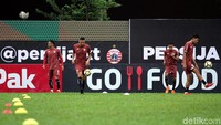 Tim Macan Kemayoran tampak serius berlatih.