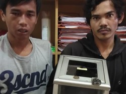 Panik Dikejar Warga, 2 Pencuri Kotak Amal Terjatuh dari Motor