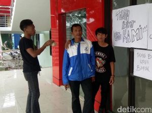 Kuli Tagih Upah Pembangunan GOR Merdeka Kota Sukabumi