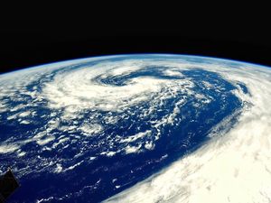 Dari Bumi Datar Jadi Bumi Donat, Percaya?