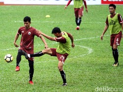 Latihan ini sebagai persiapan melawan Persebaya, Selasa (26/6) besok.