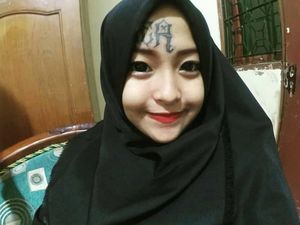 Cerita Hijrah Iska, Hijabers Mantan Anak Punk yang Punya Tato di Wajah Cerita Hijrah Iska, Hijabers Mantan Anak Punk yang Punya Tato di Wajah