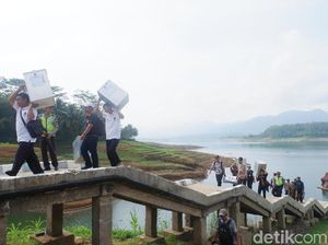 Melihat Distribusi Logistik Pilkada di Desa Terpencil Wonosobo