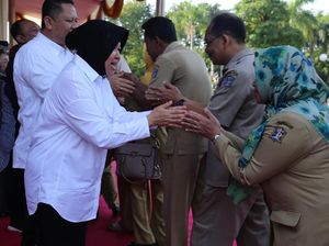 Halalbihalal, Ribuan ASN Antre Bersalaman dengan Wali Kota Risma