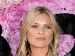 Kate Moss Bantah Rumor Pernah Didorong dari Tangga oleh Johnny Depp