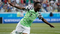Ahmed Musa (striker). Dua gol Musa menjadi penentu kemenangan Nigeria atas Islandia. Foto: Toru Hanai/Reuters