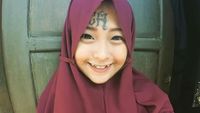 Foto: Gaya Hijab Mantan Anak Punk yang Punya Tato di Wajah