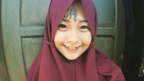 Foto: Gaya Hijab Mantan Anak Punk yang Punya Tato di Wajah
