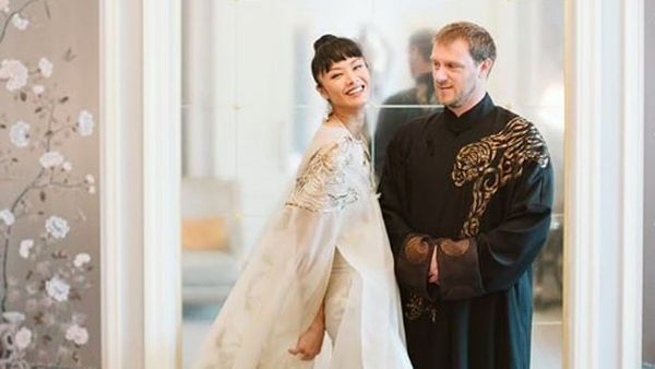 Menikah di Italia, Kelly Tandiono Memukau dengan Gaun Berhias Bordir