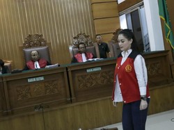 Jennifer Dunn Kelihatan Berhijab Lagi, Netizen: Kirain Syahrini