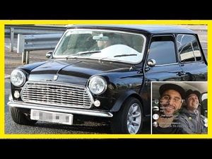 Ketika Dua Bek Inggris Nikmati Mobil Klasik Mini