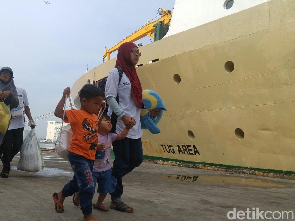 Ratusan Pemudik Gratis Naik Kapal Balik ke Kalimantan dari Semarang
