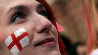Pendukung wanita Inggris terlihat senang. REUTERS/Henry Romero.