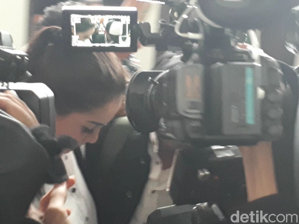 Bergaya Simpel, Jennifer Dunn Siap Jalani Sidang Putusan Bergaya Simpel, Jennifer Dunn Siap Jalani Sidang Putusan