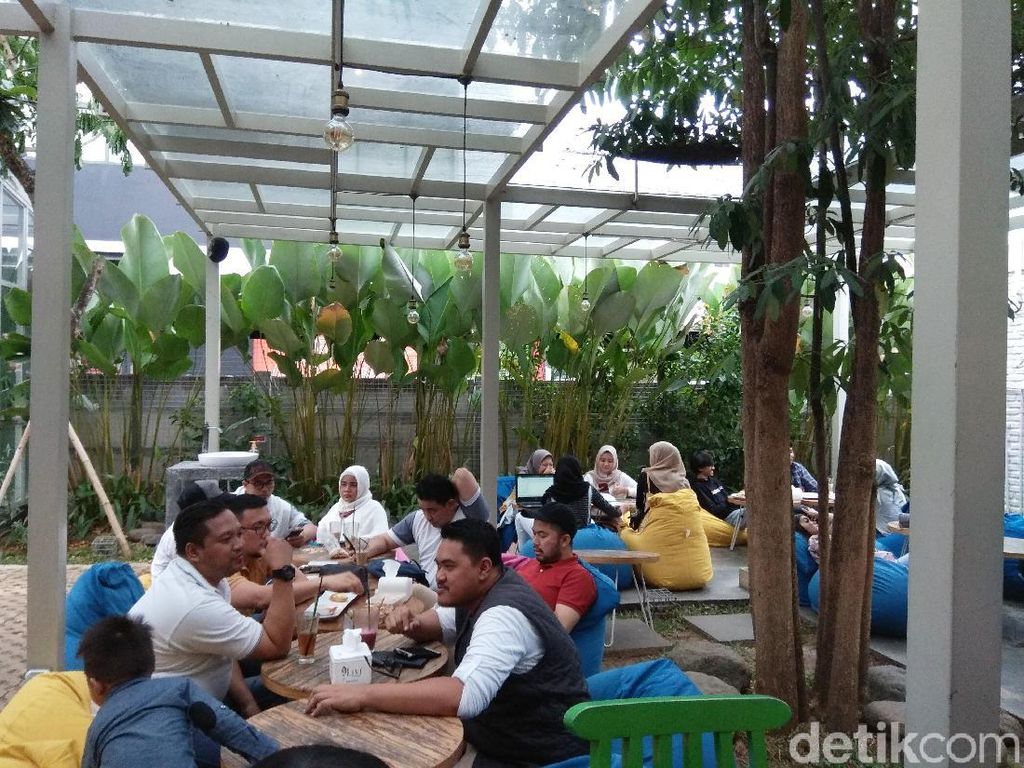 Kantong Tipis? Nongkrong Seru Saja di 5 Kafe Instagramable Ini Kantong Tipis? Nongkrong Seru Saja di 5 Kafe Instagramable Ini