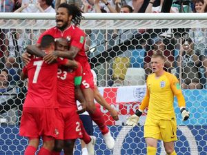 Bercinta Bikin Loyo di Lapangan?