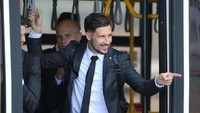 Berbusana formal dengan senyum menawan tentu membuat Degenek menarik banyak perhatian para pendukung wanita. Yegor Aleyev/Yegor Aleyev/TASS.