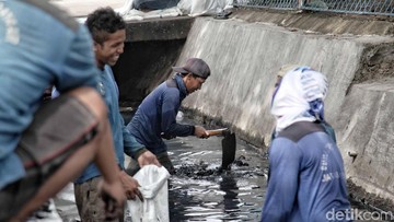 Biar Saluran Nggak Mampet, Begini Cara Bikin Selokan yang Benar