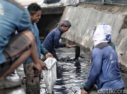Biar Saluran Nggak Mampet, Begini Cara Bikin Selokan yang Benar