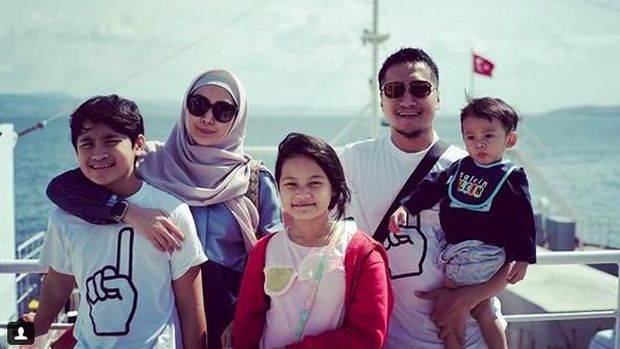 Arie Untung, Fenita Arie dan keluarga