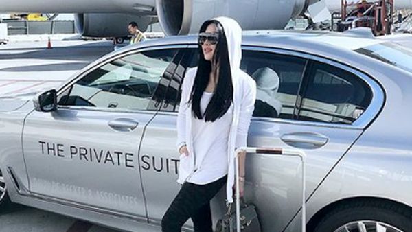 Melihat Mewahnya Syahrini saat Liburan