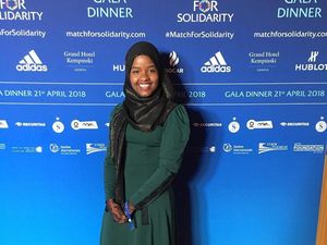 Potret Wasit Berhijab Pertama di Inggris, Mungil Tapi Berani Potret Wasit Berhijab Pertama di Inggris, Mungil Tapi Berani