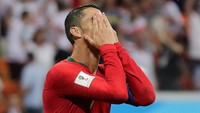 Hal itu juga membuat Ronaldo kini menjadi pemain Portugal pertama yang gagal mengeksekusi penalti di laga Piala Dunia (mengecualikan babak adu penalti). (Foto: Ivan Alvarado/Reuters)