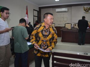 Sidang Perdana, Bupati Jombang Nonaktif Terancam 20 Tahun Bui Sidang Perdana, Bupati Jombang Nonaktif Terancam 20 Tahun Bui