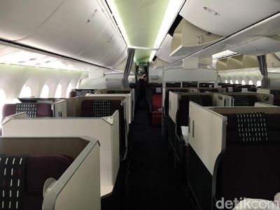Foto: Kelas Bisnis Japan Airlines yang Mewah & Nyaman