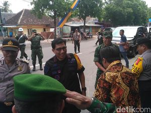 Kapolda Jatim Ancam Pecat Anggota yang Tidak Netral Kapolda Jatim Ancam Pecat Anggota yang Tidak Netral