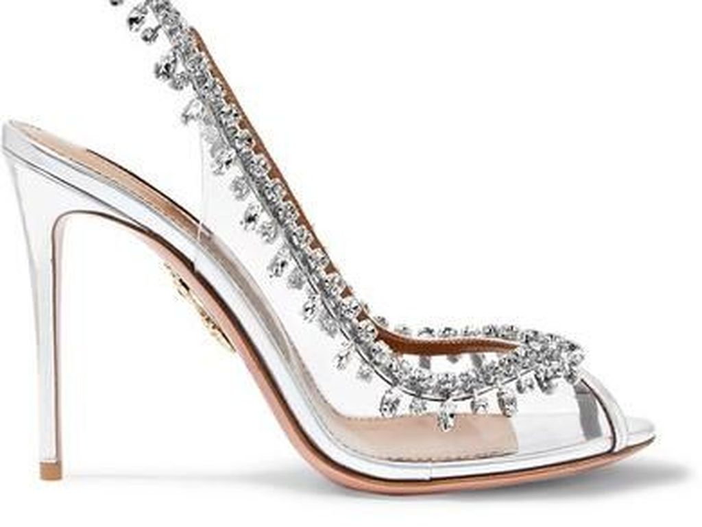 5 Sepatu Kaca yang Bikin Kamu Merasa Seperti Cinderella 5 Sepatu Kaca yang Bikin Kamu Merasa Seperti Cinderella