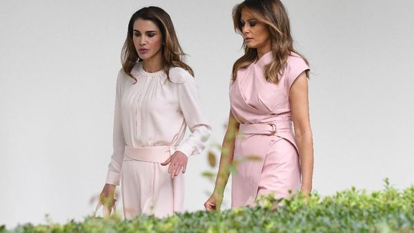 Adu Gaya Melania Trump Vs Ratu Rania Bergaun Pink di Gedung Putih