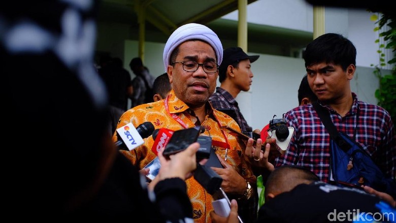 Permadi Bicara Lengeserkan Jokowi, Ngabalin Serahkan ke Polri-TNI Permadi Bicara Lengeserkan Jokowi, Ngabalin Serahkan ke Polri-TNI