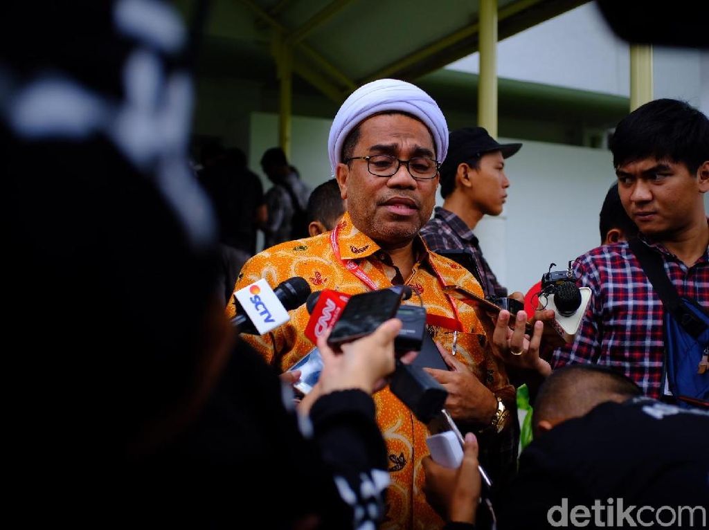 Permadi Bicara Lengeserkan Jokowi, Ngabalin Serahkan ke Polri-TNI