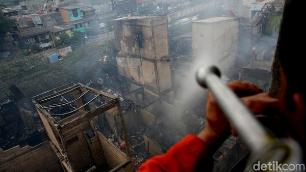Kebakaran di Tanah Tinggi, 20 Mobil Damkar Dikerahkan